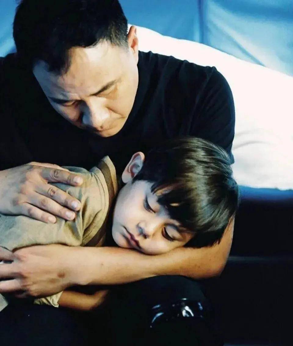 爸爸去哪儿俩男孩变化大康康帅气逼人诺一忧郁气质似刘烨