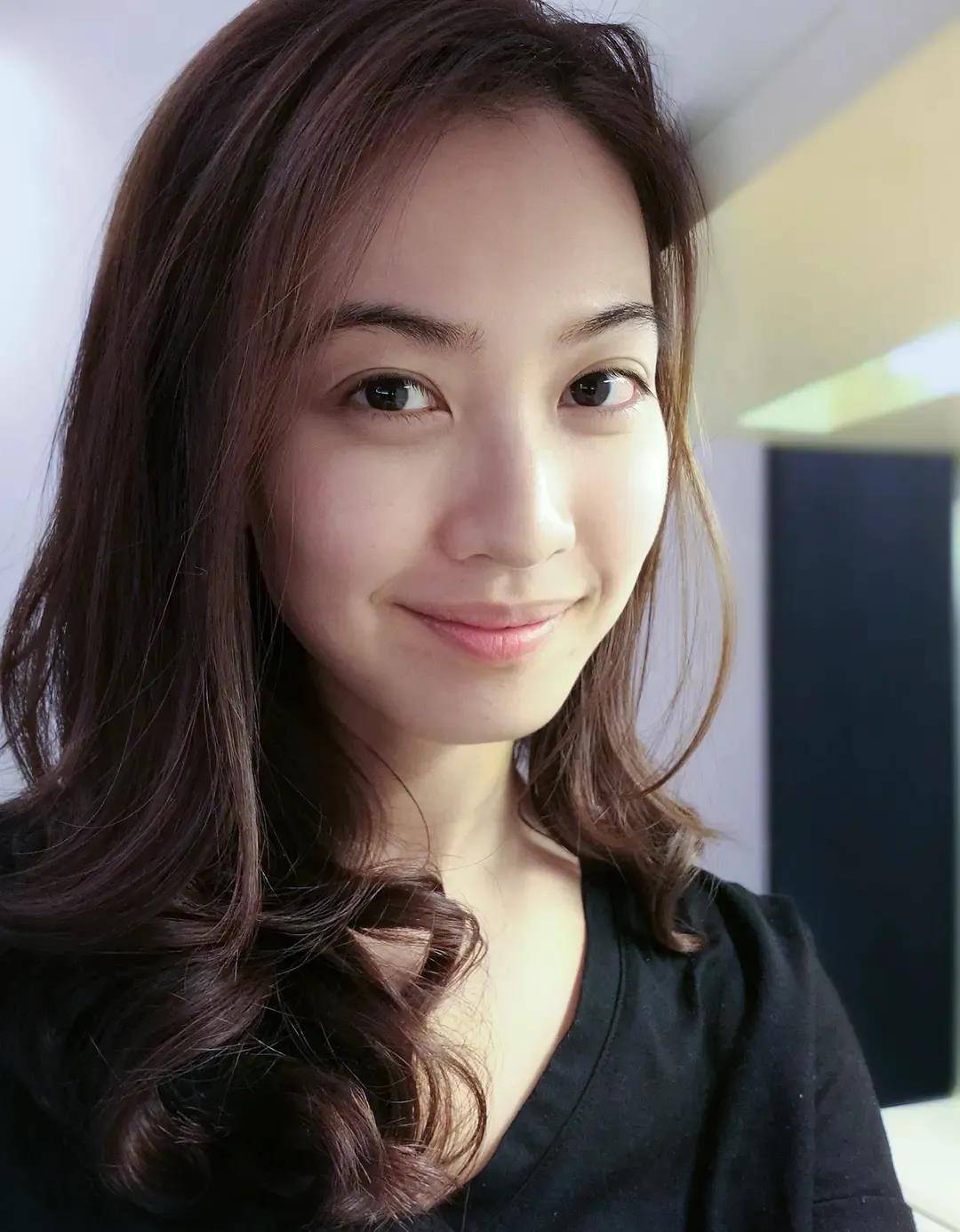 港姐清流朱千雪:看淡娱乐圈浮华,跳槽当律师,嫁给青梅竹马_事业_观众