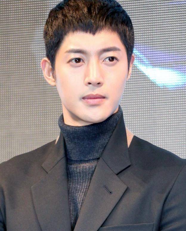 听到金贤重舍身救人的消息后,很多当年的粉丝们纷纷希望他能重返娱乐