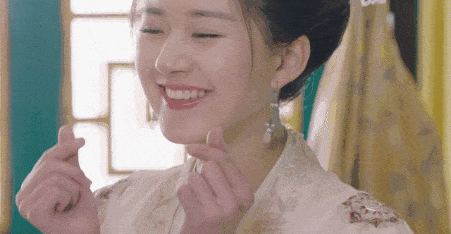 原创别人撞脸都正常而赵露思就厉害了直接撞上了课本封面