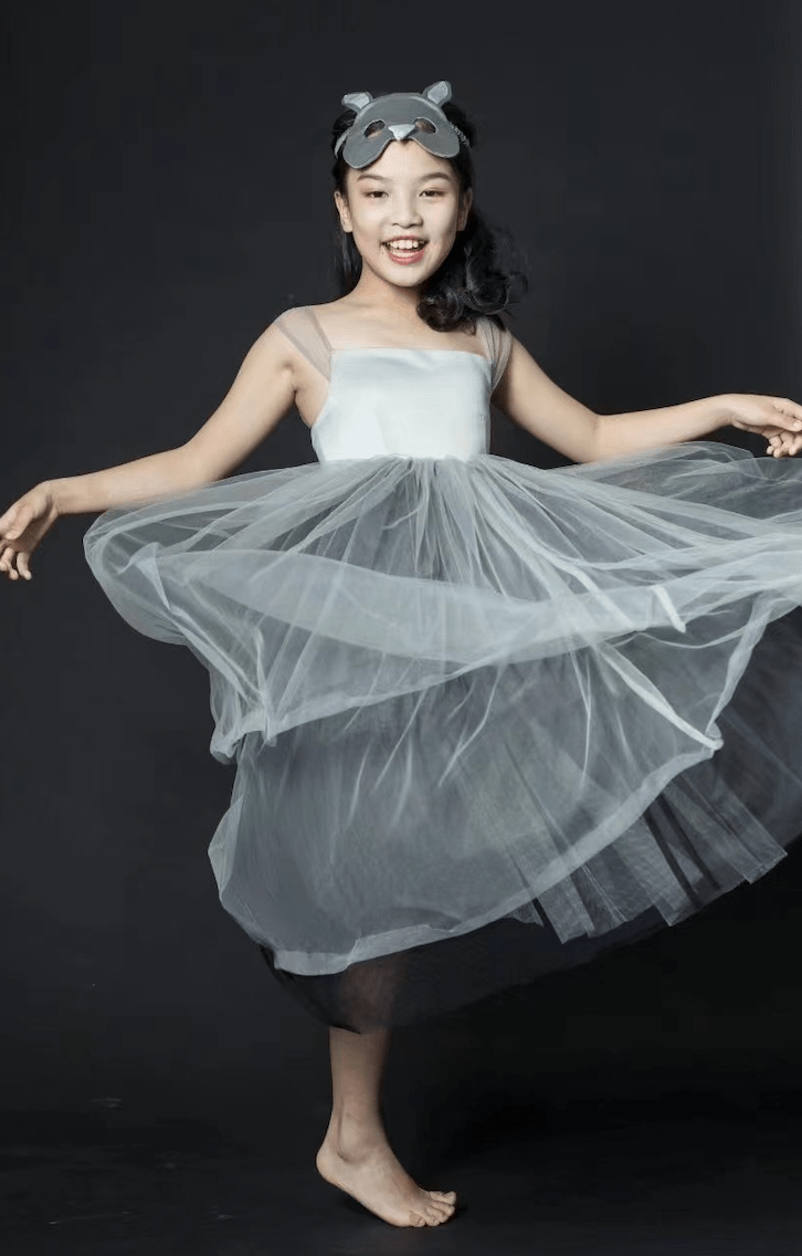 蒋雨彤钟欣宜长发时,是个温柔的大姐姐;她短发时,是个又酷又拽的女孩.