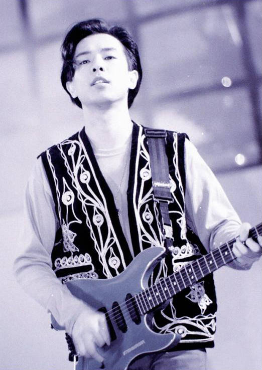 才明白她嫁给大7岁的黄贯中,到底有多幸福_黄家驹_beyond_叶世荣