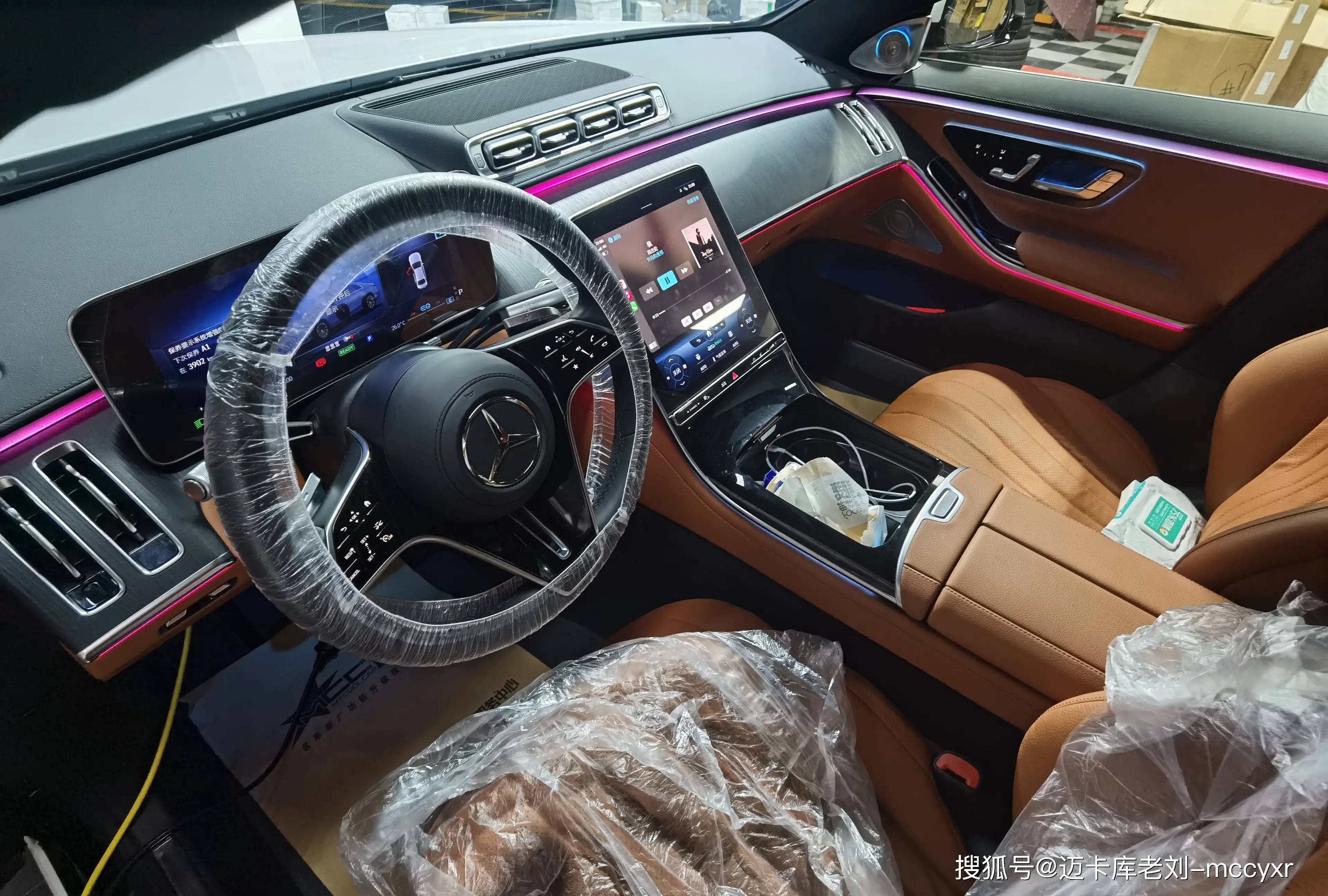 外增霸气内享精彩21款奔驰s400改迈巴赫轮毂主动式氛围灯4d旋转高音等