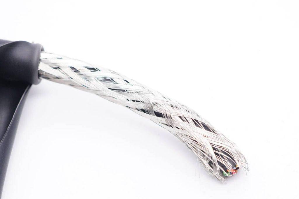 原创针脚镀金抗氧化即刻08米雷电4高速传输数据线拆解