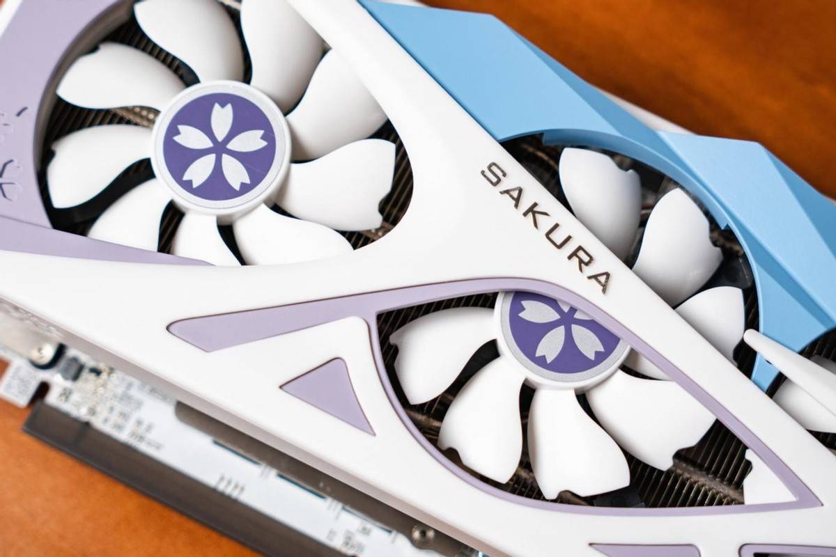 原创4k高性能加纯白优雅设计盈通rx6800xt樱瞳花嫁不一般
