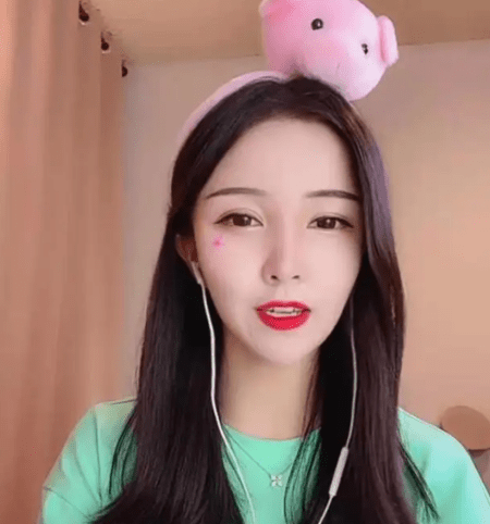 原创网红一姐惠子直播带货首秀人气火爆轻松破7万各种福利送不停