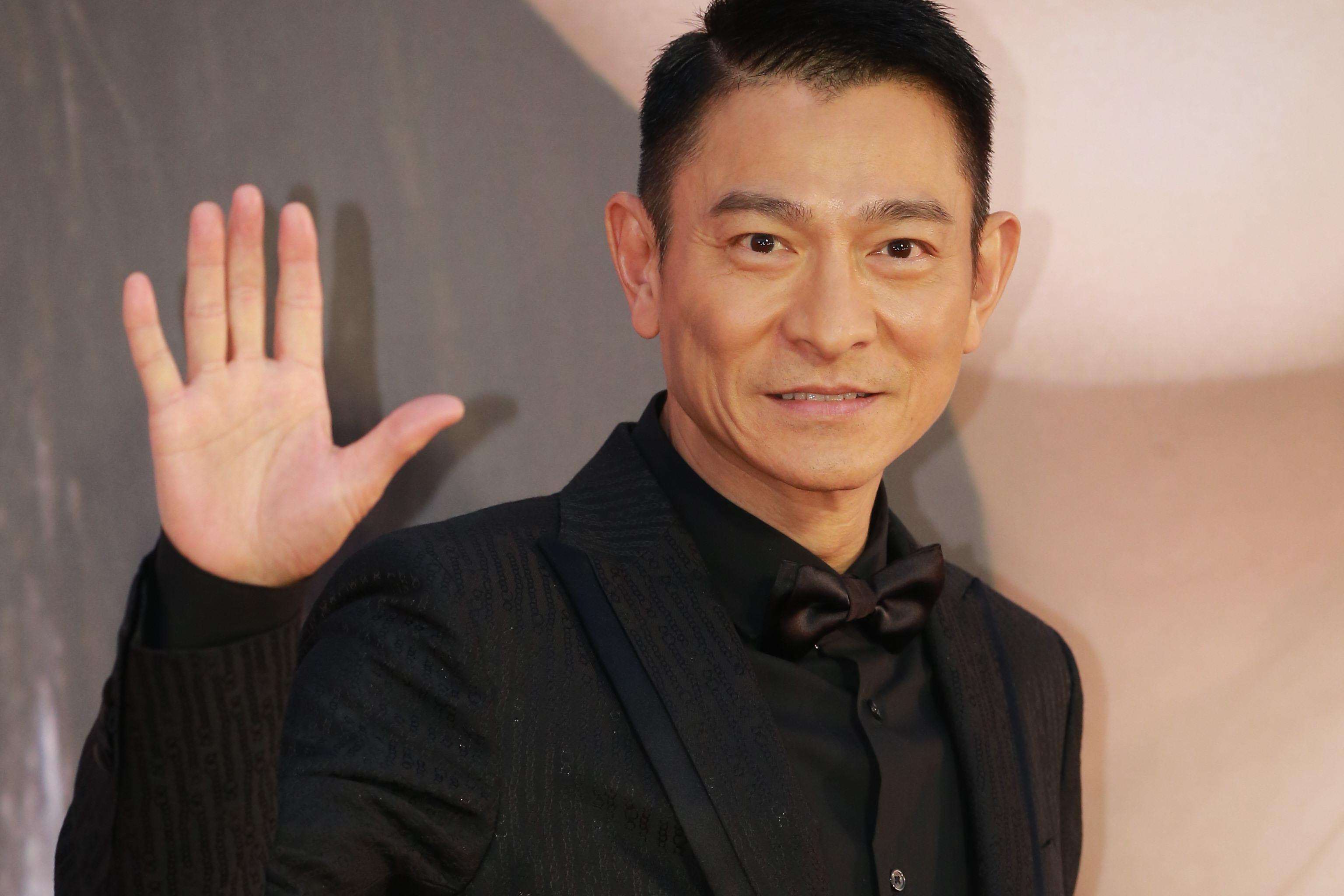 刘德华为什么能红40多年?这与他40多年如一日的敬业,拼命分不开.