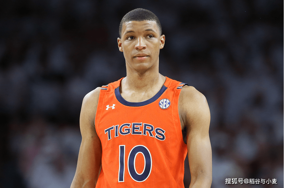 原创魔术时隔18年后再次喜迎状元郎但球队的内线大将可能因此离队