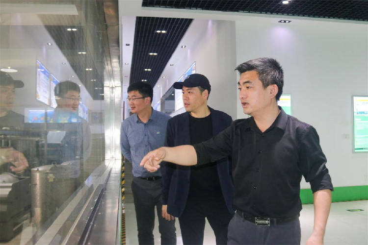 圣吉教育发展集团董事长李宝刚一行来济南果品研究所调研