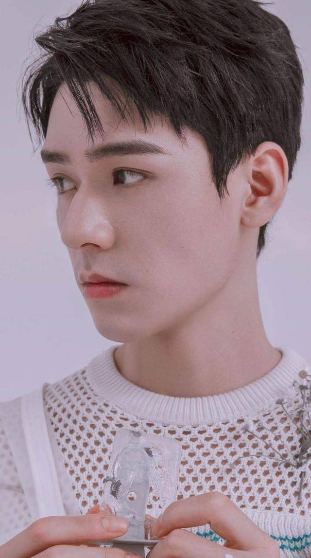 龚俊生图首曝光,谈创造营:如果去是去取经的_西装_照片_颜色