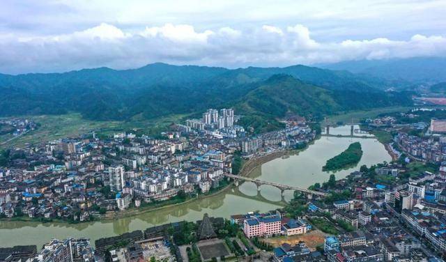 广西贵州，湖南交界的一个县，非常低调却拥有世界上最多的两个县