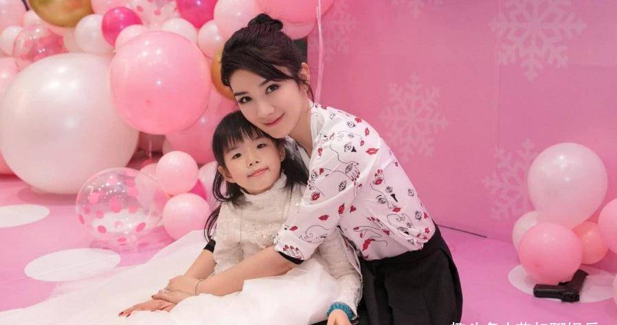 43岁黄奕复出再曝前夫罪行被大众心疼的她其实是个狠角色