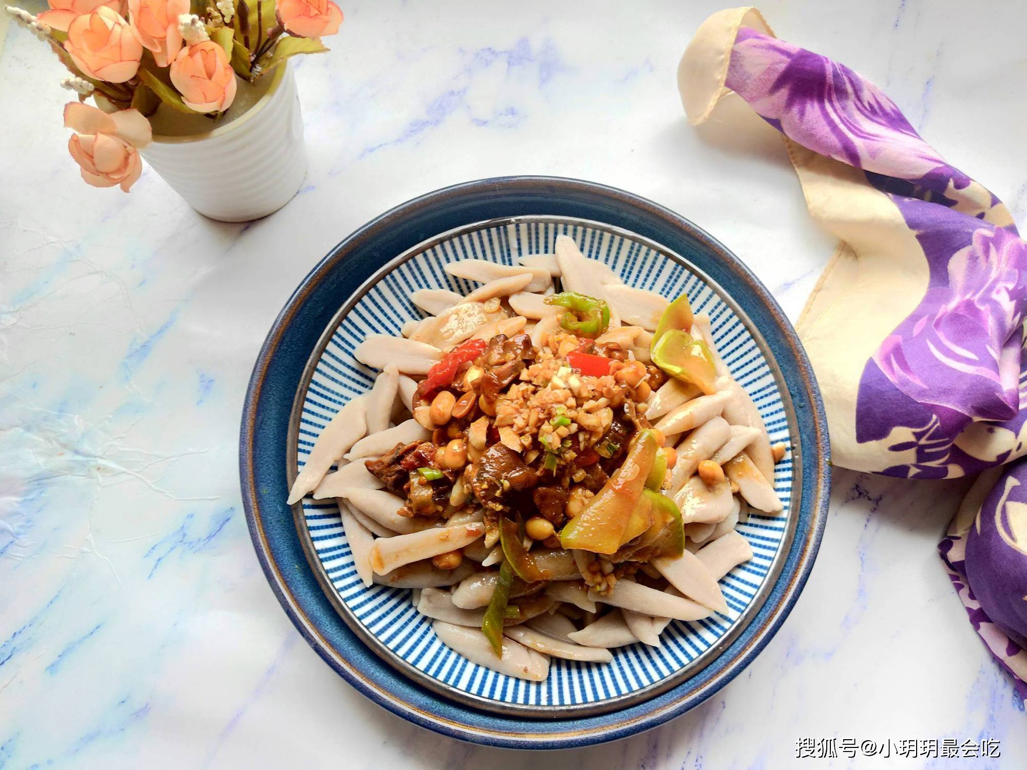 夏天，午餐就馋这碗面，一把剪刀就能做，美味爽口，开胃又解馋。