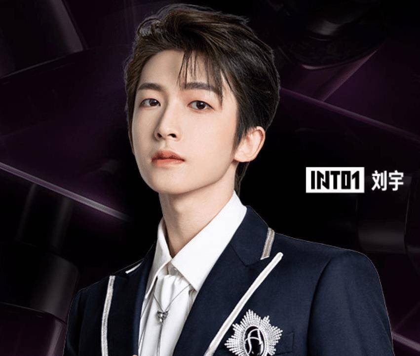 原创刘宇出道前旧照曝光少年时期走酷炫风格完全看不出是一个人