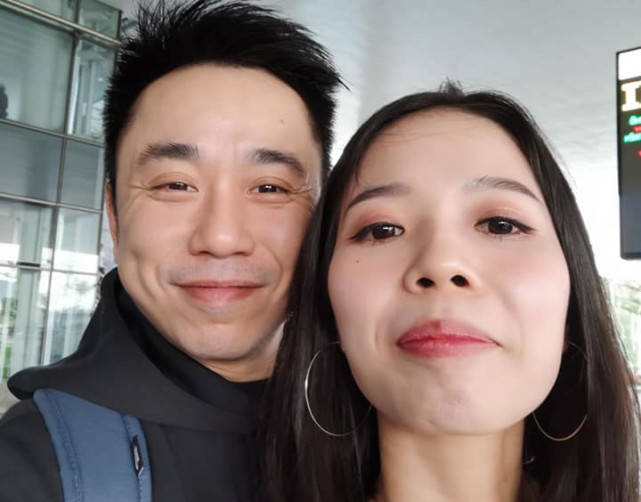 早在2020年2月份,温兆宇在社交账号上发文认爱比自己小13岁的越南女友