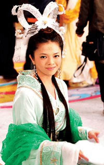 之后只是在各大电视剧中打酱油,出演配角,像是在电视剧《商界丽人》及