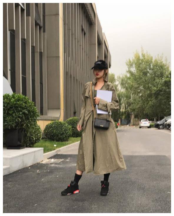 她是《变形记》的"巨婴",如今女大十八变,19岁学设计显时尚范_刘思琦