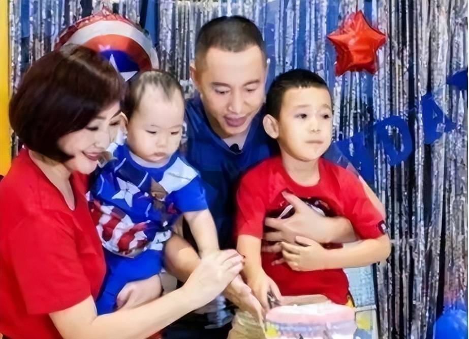 谷智鑫的妻子阿斯茹用爱创造奇迹让瘫痪的丈夫站了起来