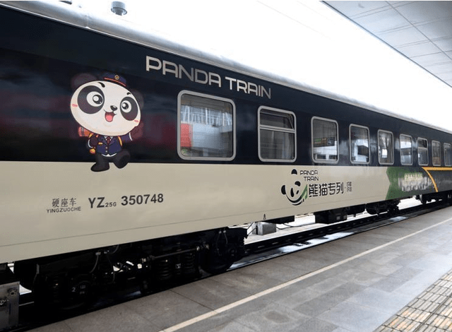 熊猫专列火车来啦中国最壕火车面世堪称移动中的星级酒店