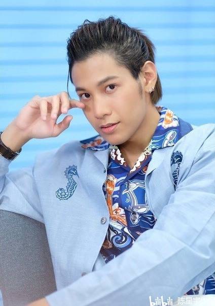 泰国gmm三大人气cp情侣档之一singto Prachaya不续约 以独立艺人转向幕后工作 陈星宇 Thunder 公司