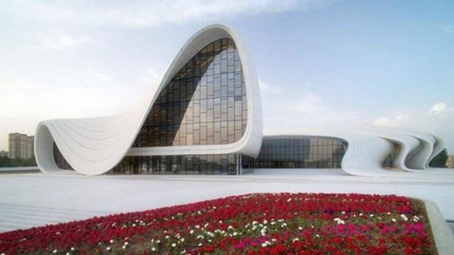 原创郑州一奇葩建筑造型弯弯曲曲很新奇被众人成为薯片楼