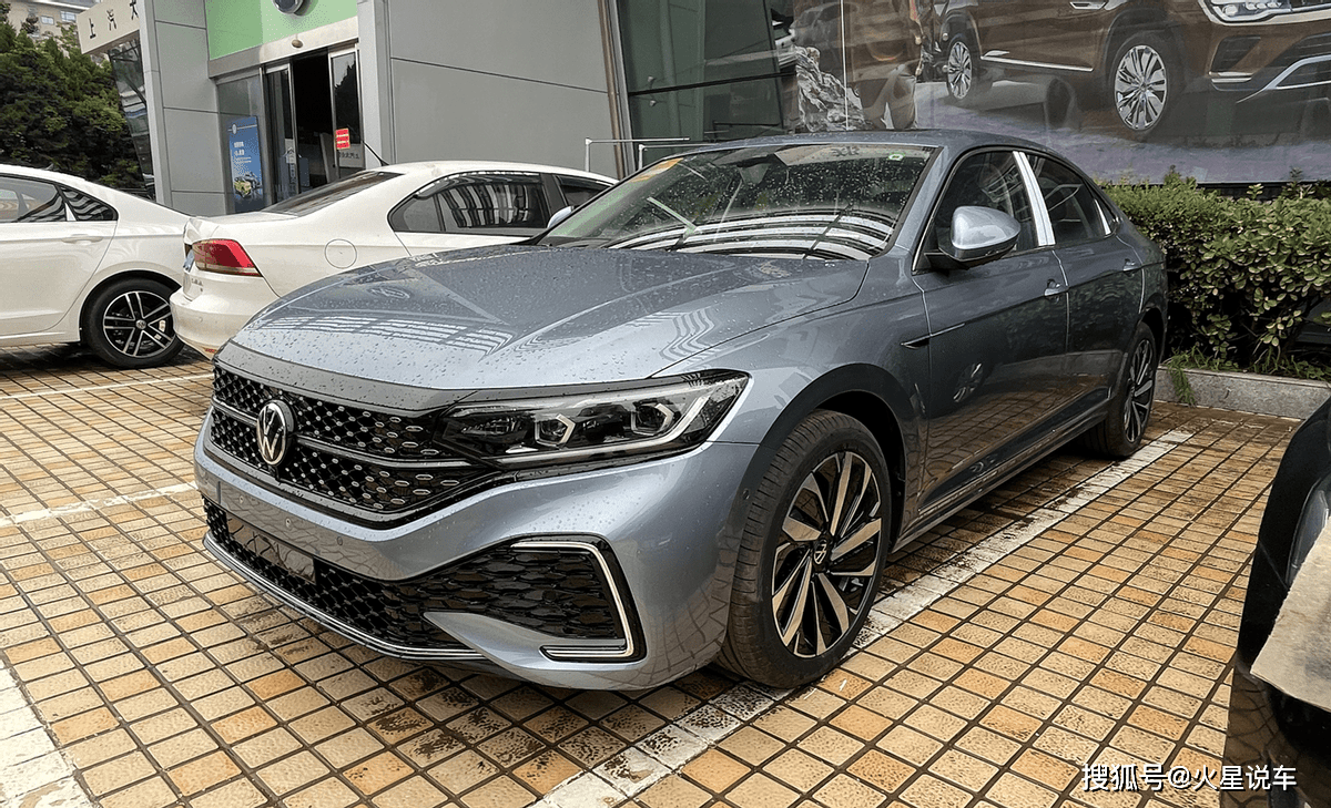 4月最好卖的十大b级车凯美瑞排第一宝马烧机油依旧好卖