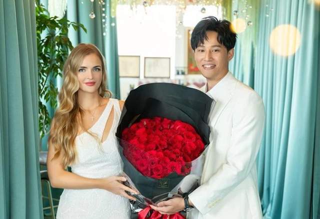 原创恭喜徐乃麟儿子求婚成功妻子金发碧眼颜值高婚戒要价40万