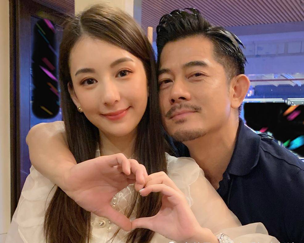 原创方媛晒夫妻合照秀恩爱滤镜开太大郭富城被p网红脸越来越有夫妻相