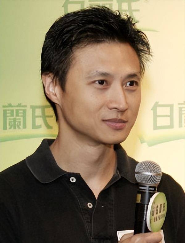 时尚玉女周慧敏选择倪震此生无憾55岁无儿无女亦知足