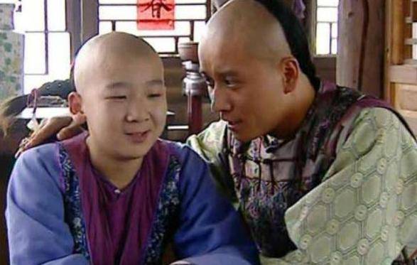 当年这部剧中比较经典的角色就是主人公陈文杰,他是乾隆当年下江南,一