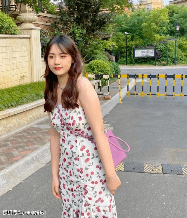 原创谁说微胖女人穿吊带显壮知道这2点夏季清凉又显瘦