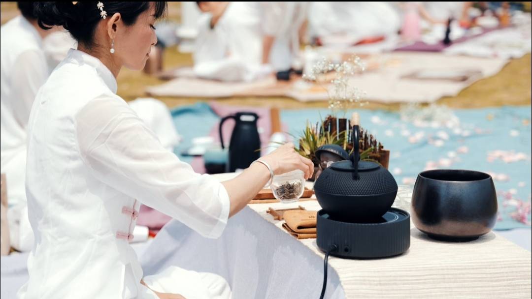 无锡市首届国际茶日无我茶会在横山圣地圆满成办