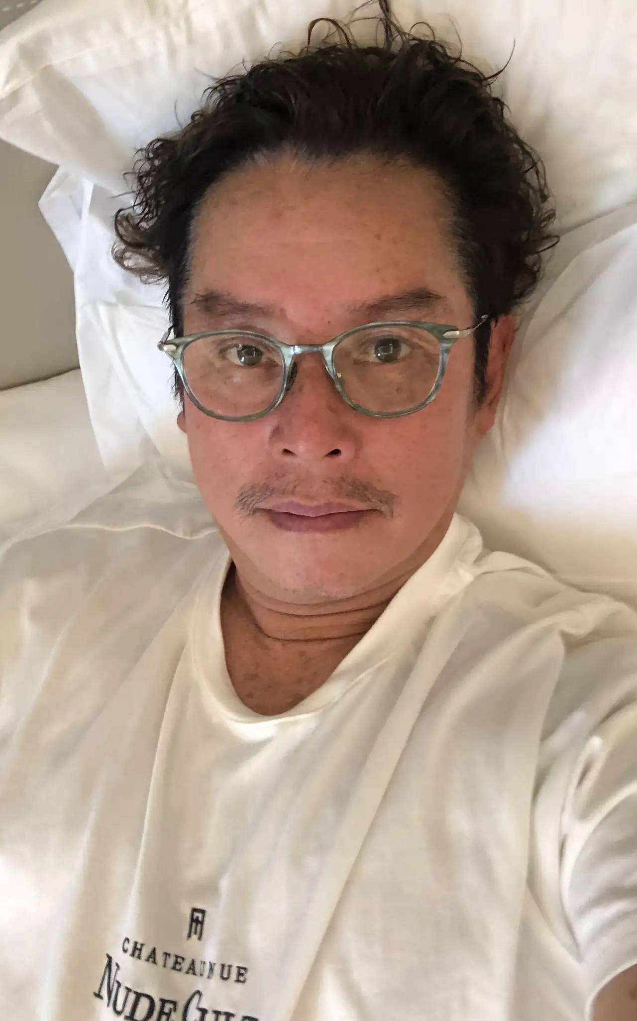 原创校长谭咏麟最近近照曝光网友惊呼依然是年年25岁的谭校长
