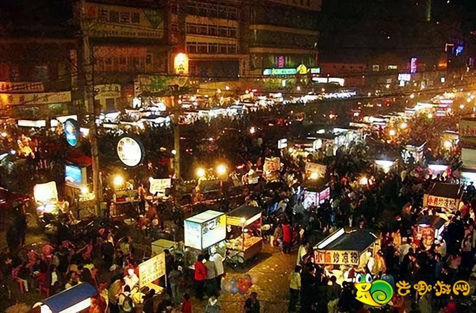 西司夜市(鼓楼区丁角街),小宋城美食城(大梁路),上河城小吃街(龙亭区