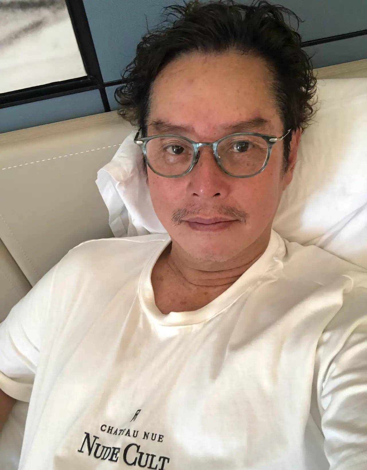原创校长谭咏麟最近近照曝光网友惊呼依然是年年25岁的谭校长