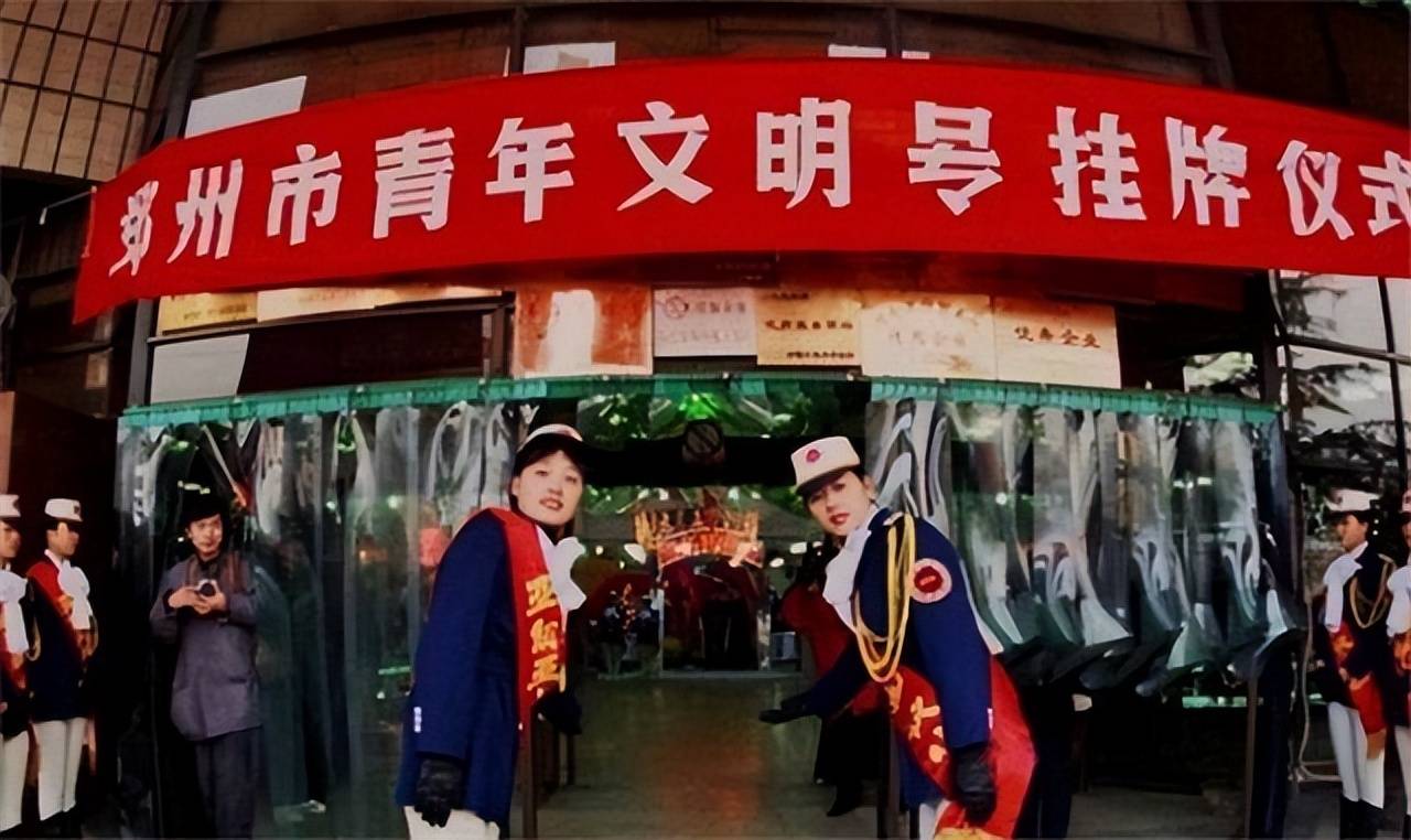 90年代轰动全国的亚细亚商场:抽奖送奥迪,营业员堪比空姐_王遂舟_郑州