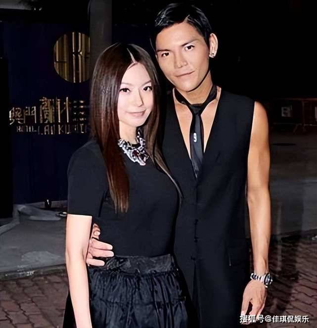 黄婉佩是马来西亚人,2002年和姐姐黄婉君组成组合2r出道,她在娱乐圈