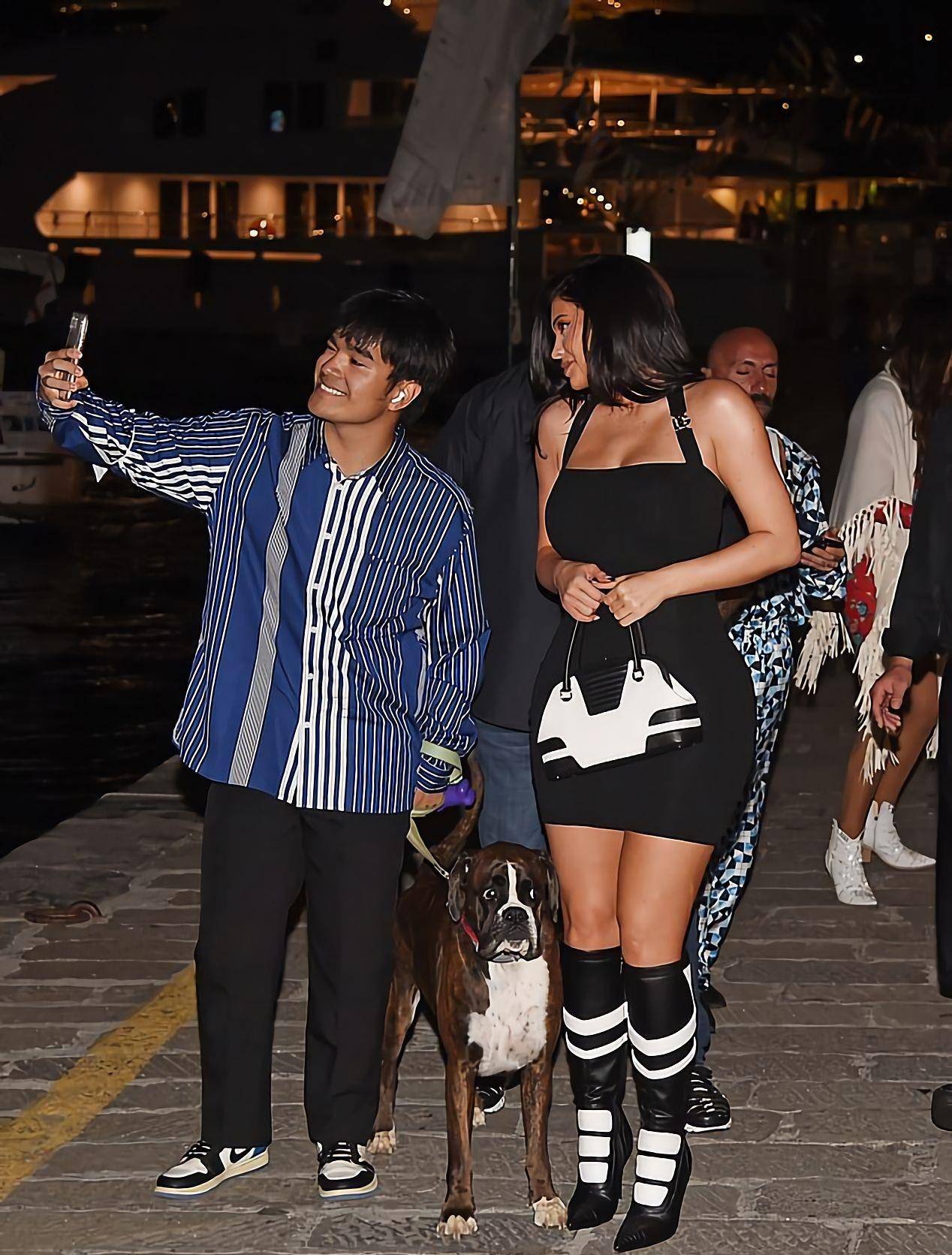 丈夫是美国说唱歌手特拉维斯·斯科特(travis scott)