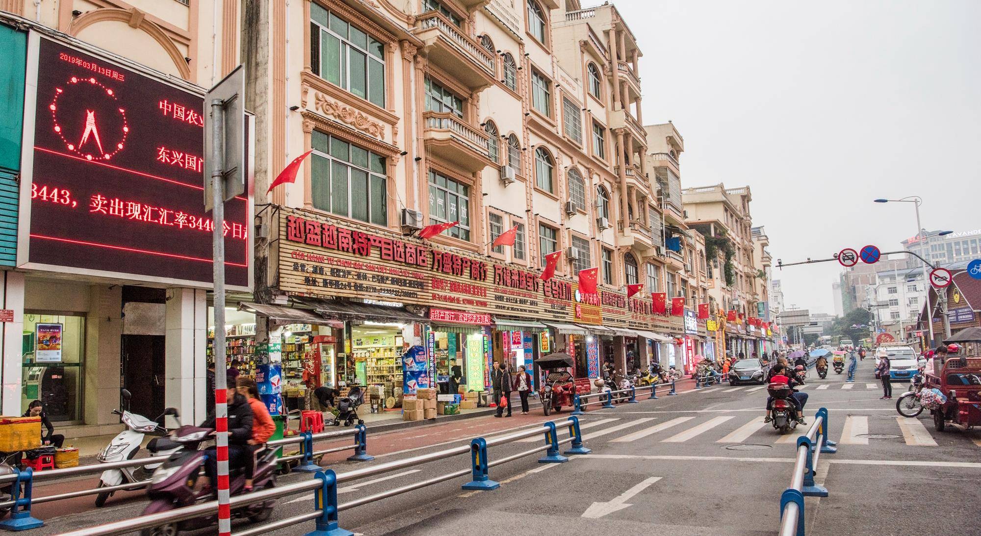 广西边境城市防城港，虽然游人如织，但东北人更喜欢到北海定居