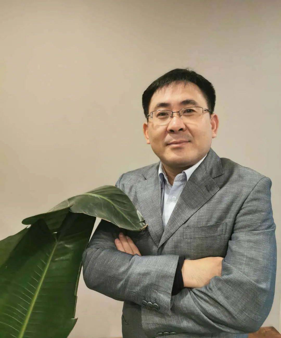 据介绍,此次担任共同作者的王兴军教授,同时也是北大电子学院副院长