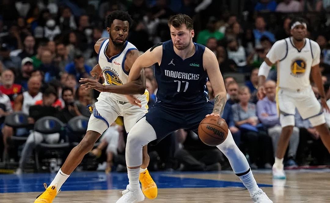 喝枸杞的维金斯高高跃起,面对东契奇抡臂砸筐,上演世纪之扣?