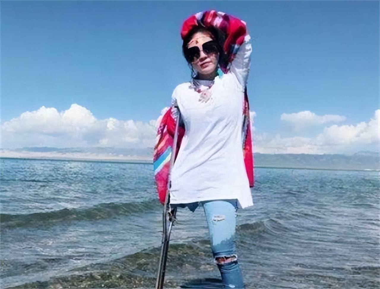 原创电焊工女孩罗雨靠单腿走红网络一天内被300名男生表白