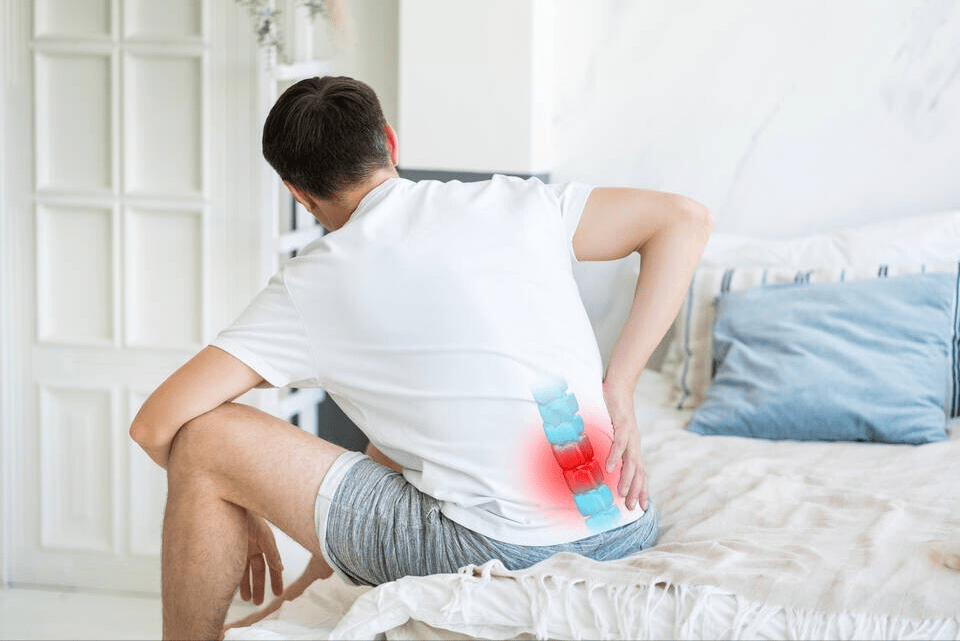 原创腰痛腰椎不好怎么恢复医生教你5个动作躺在床上就能做