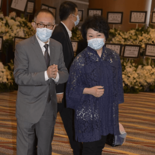 裸捐家产,何超琼送花陈少霞悼念,追思会名流云集_蒋震_父亲_蒋丽萍