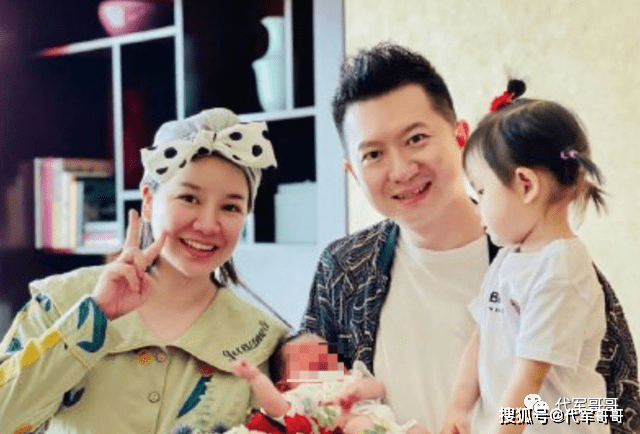 恭喜耿晨晨和陈苏,祝绿泡泡和红果果一家三口的生活幸福安康!