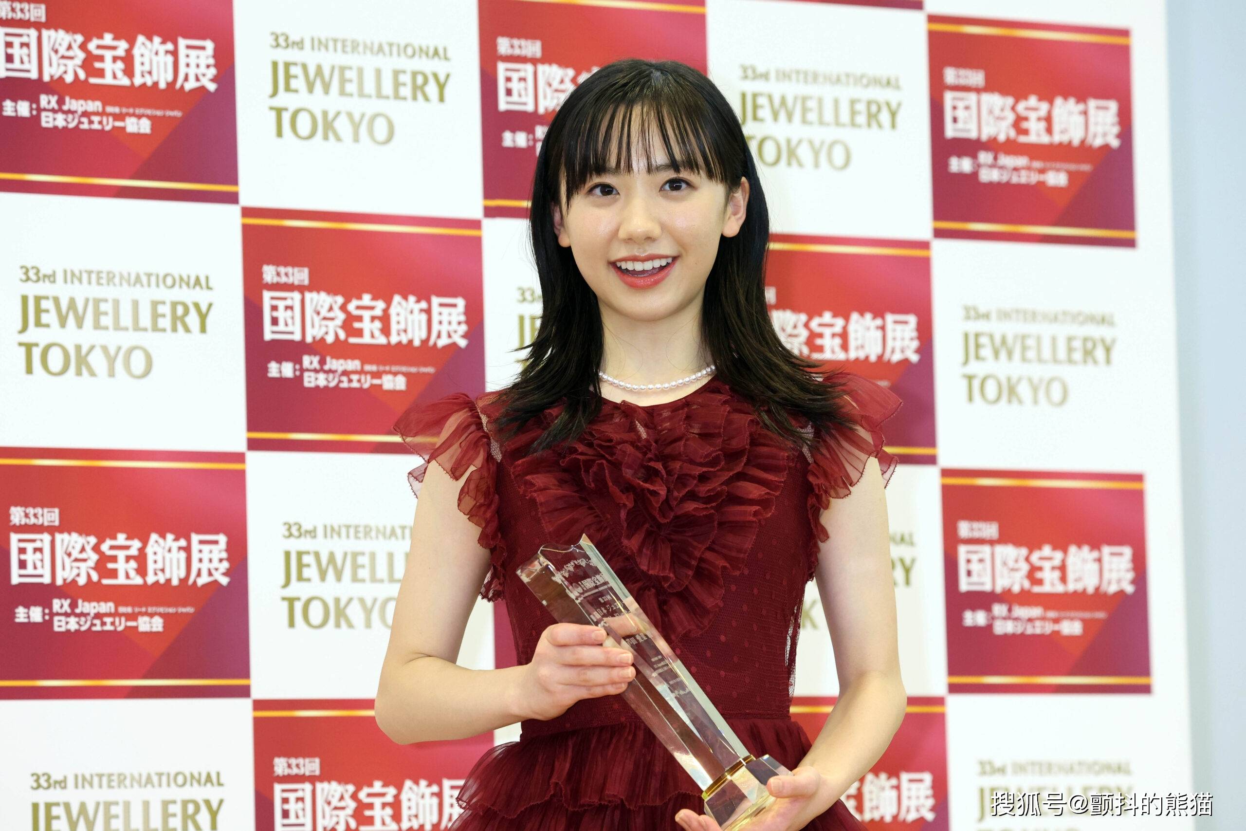 芦田爱莱多高图片