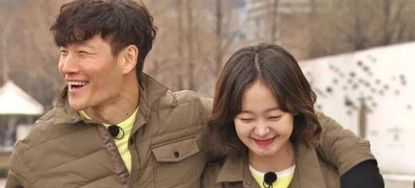 虽然事业再度翻红,自身拥有完美身形,但金钟国却一直没有女朋友,仅有