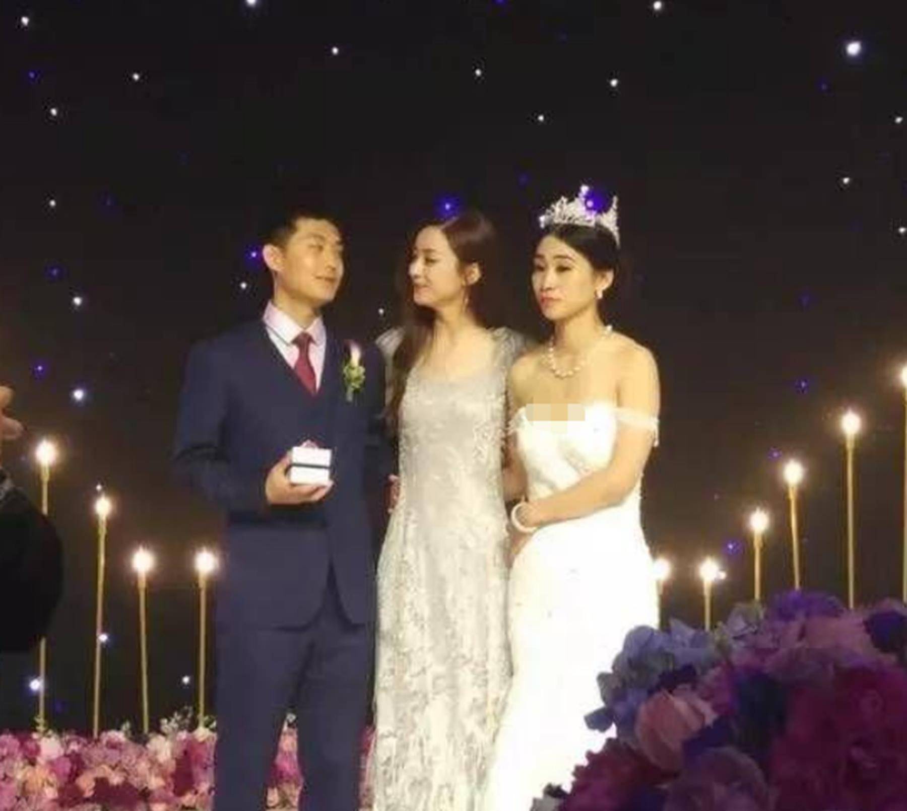 赵丽颖弟弟:浓眉大眼不输冯绍峰,在家打工照顾父母,妻子像明星_赵建飞