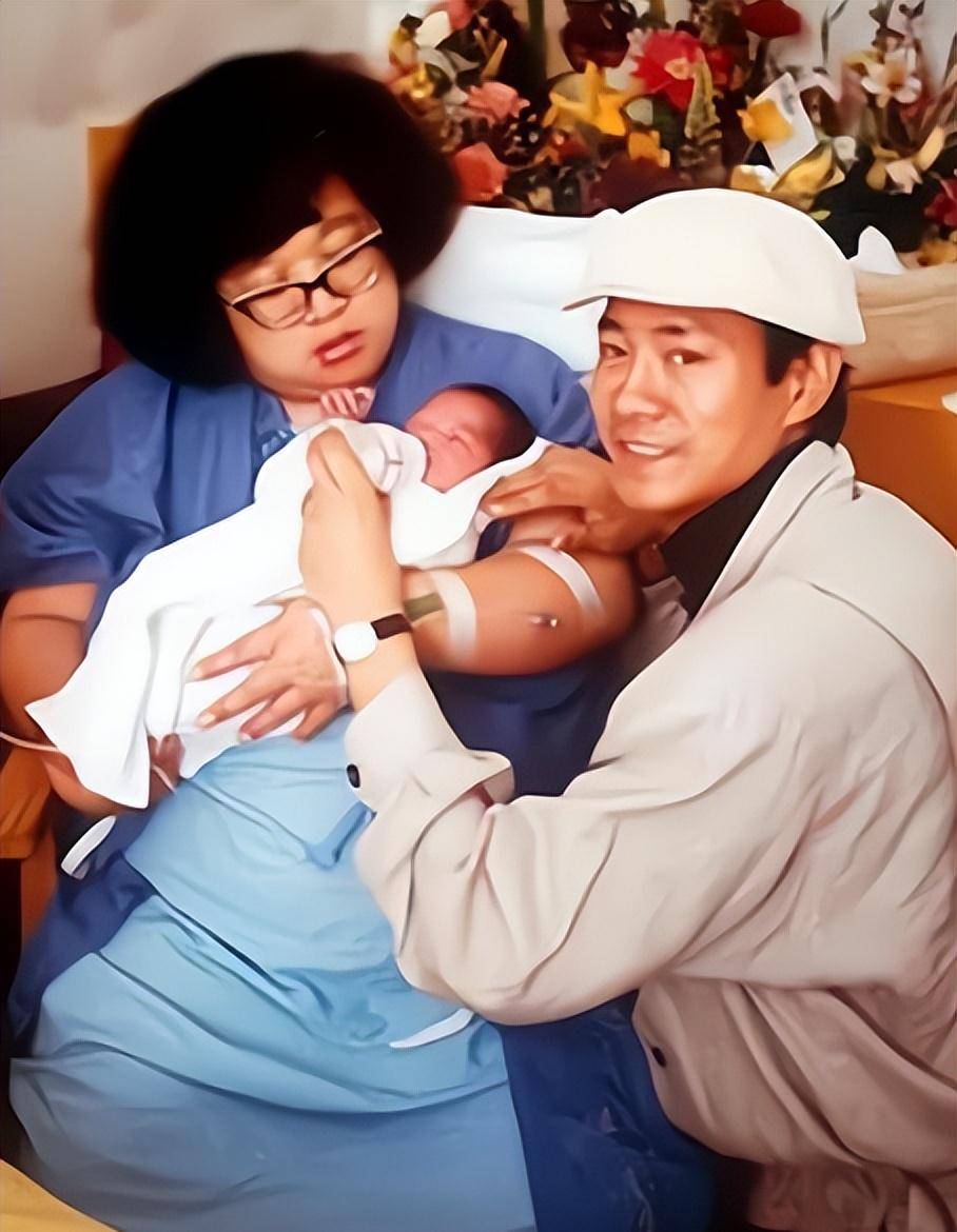 14年后,才知道当初做母亲的沈殿霞,对女儿郑欣宜想得有多周全_郑少秋