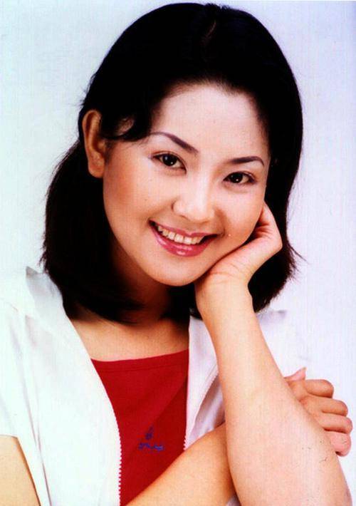 20年前她因主持《超级宝宝秀》走红,现任丈夫的前妻,也是主持人_方琼